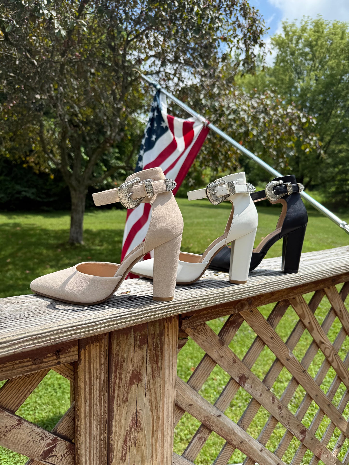 NUDE SEUDE Closed toe heel with buckle no leather just as pictured!