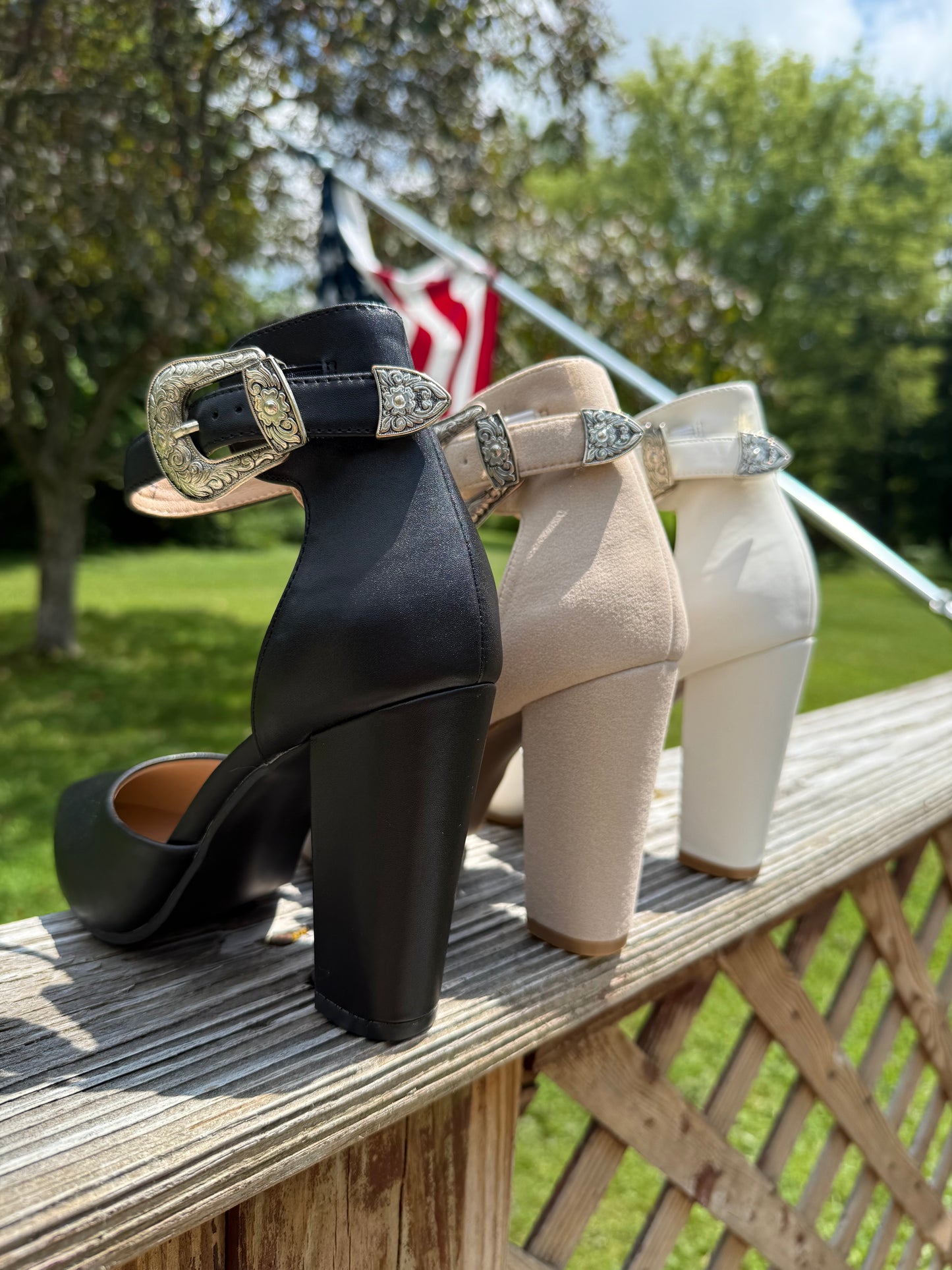 BLACK Closed toe heel with buckle no leather just as pictured!