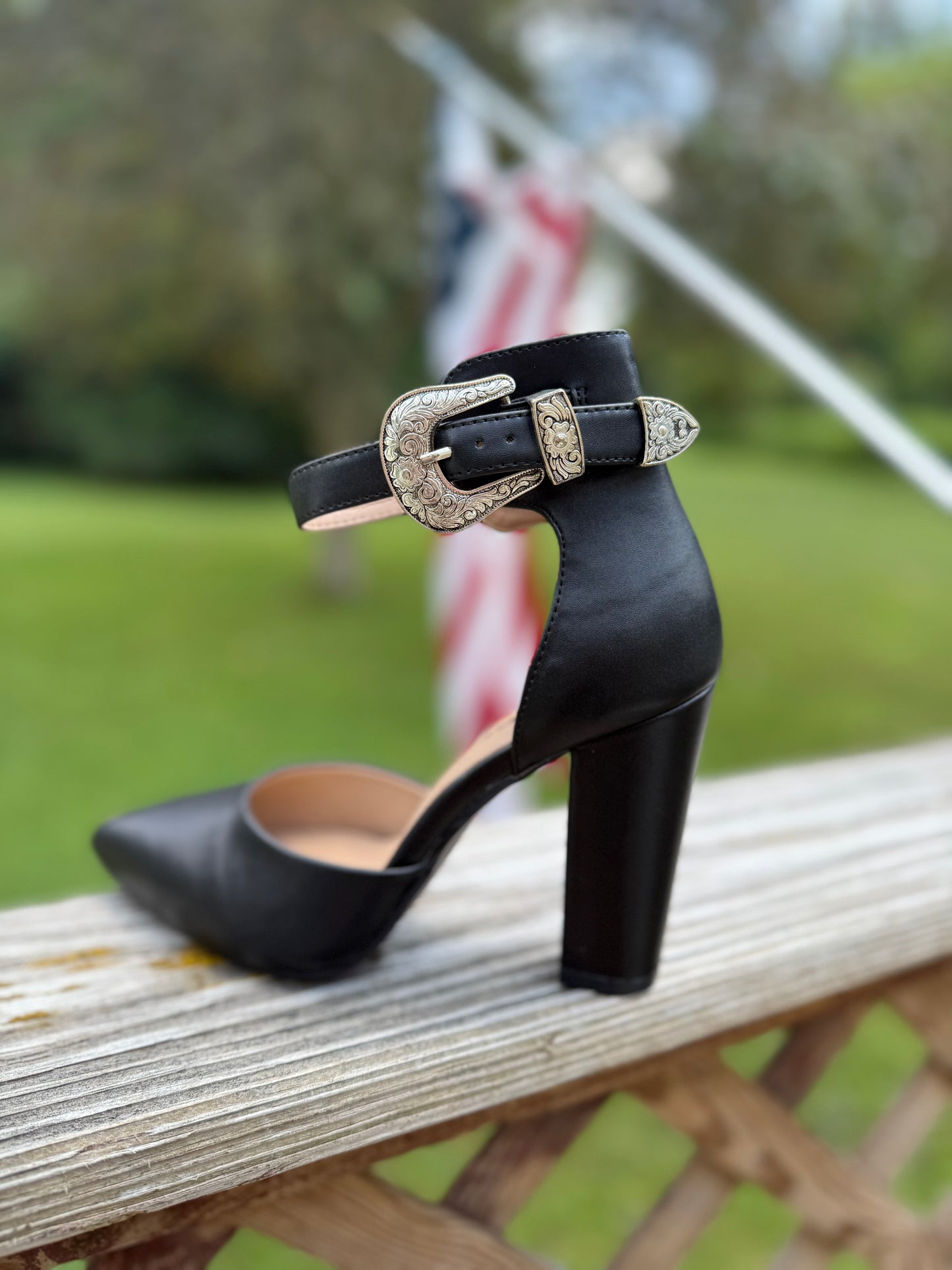 BLACK Closed toe heel with buckle no leather just as pictured!