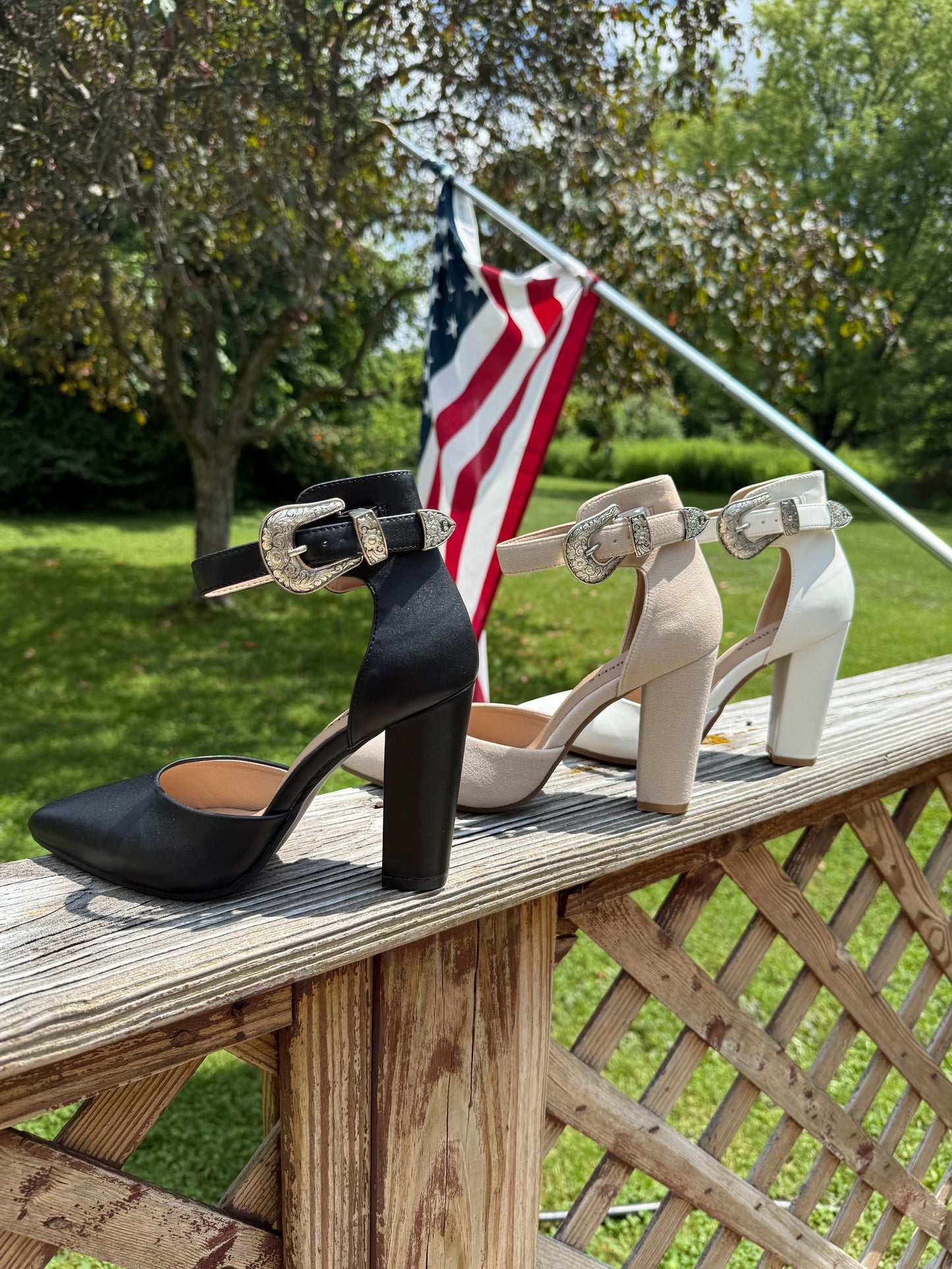 BLACK Closed toe heel with buckle no leather just as pictured!