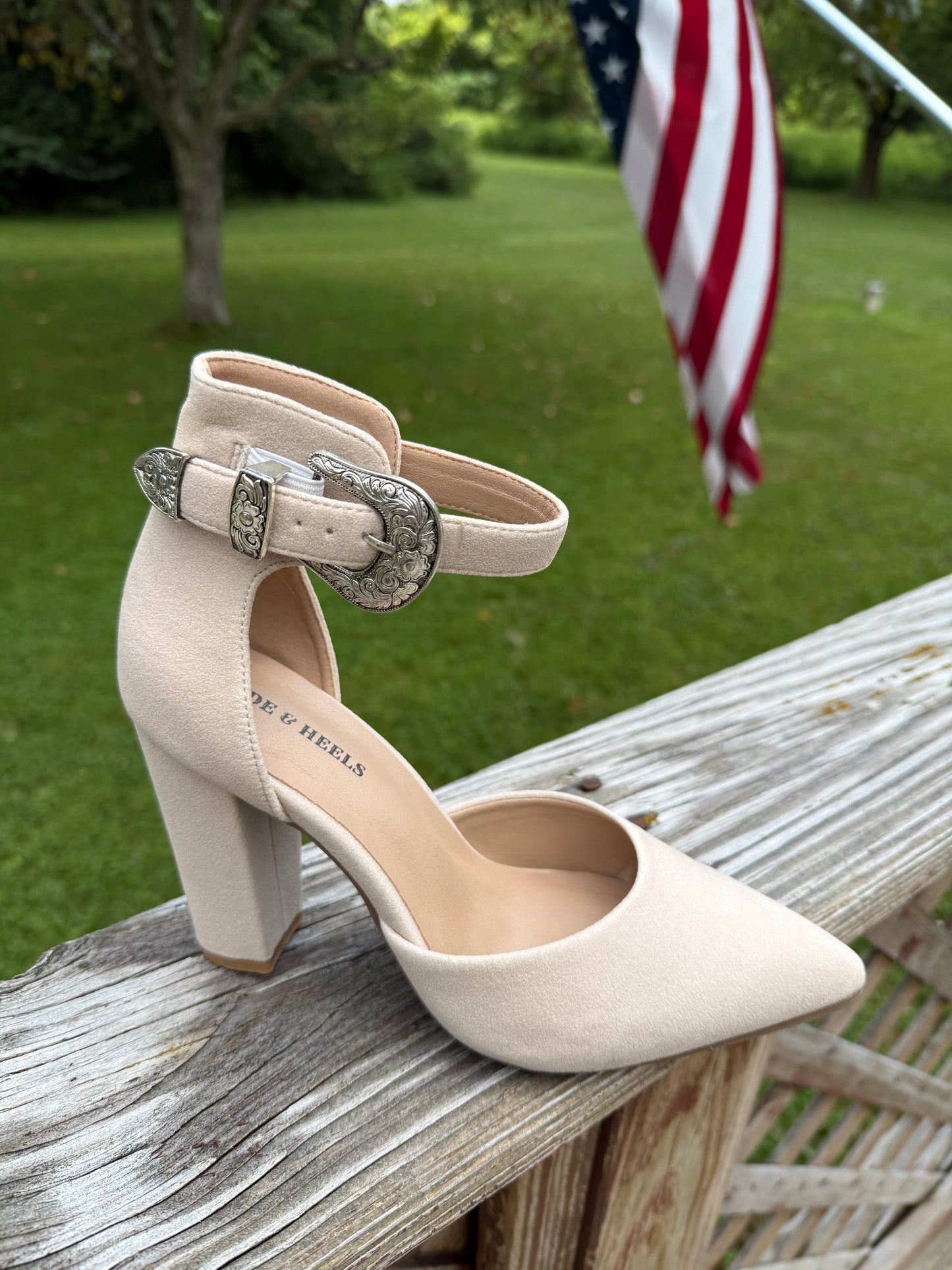 NUDE SEUDE Closed toe heel with buckle no leather just as pictured!