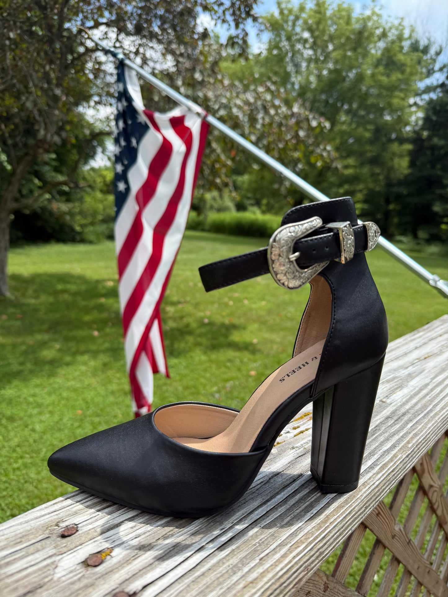 BLACK Closed toe heel with buckle no leather just as pictured!
