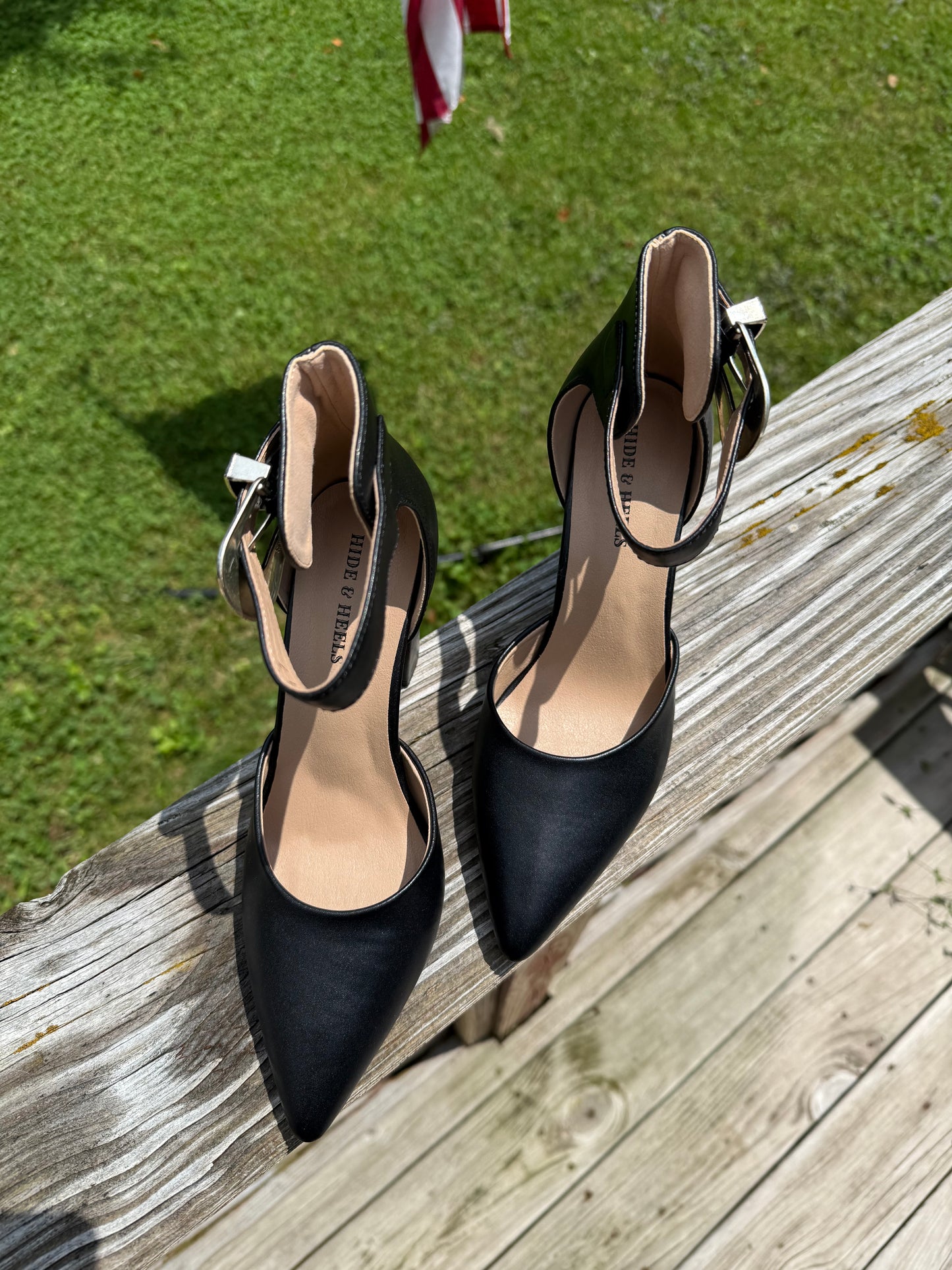 BLACK Closed toe heel with buckle no leather just as pictured!