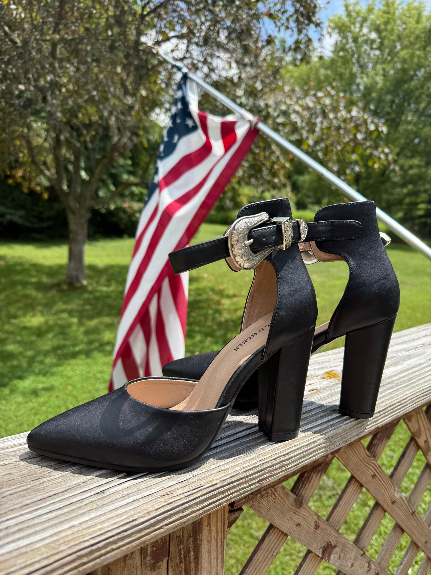 BLACK Closed toe heel with buckle no leather just as pictured!